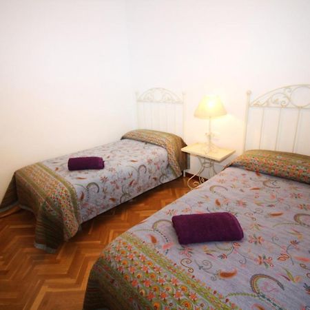 Alojamiento Adelfas Apartman Madrid Kültér fotó