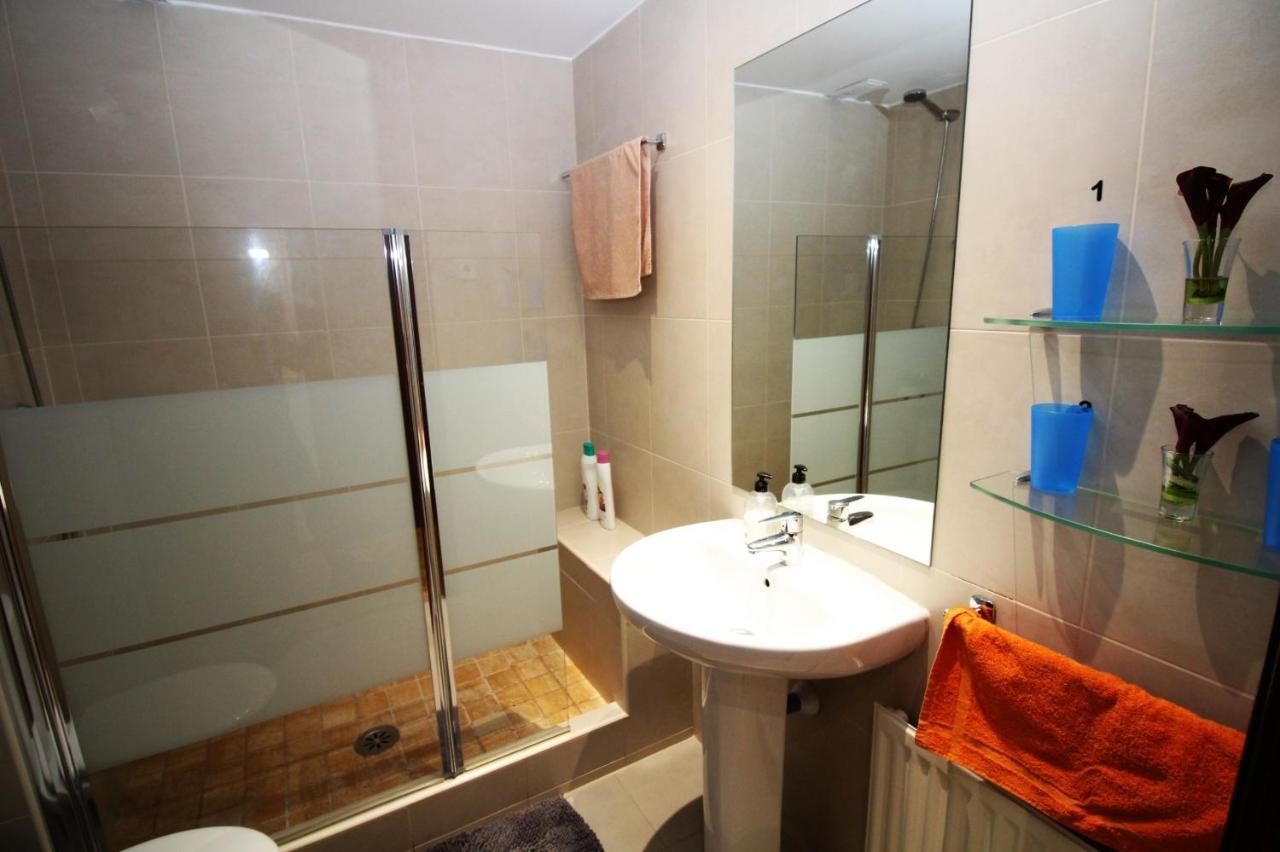 Alojamiento Adelfas Apartman Madrid Kültér fotó