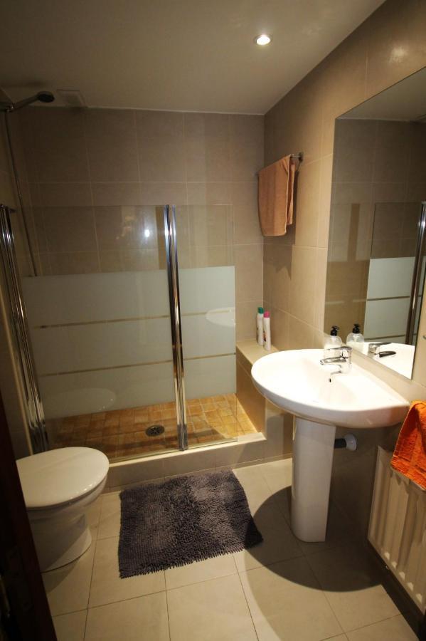 Alojamiento Adelfas Apartman Madrid Kültér fotó