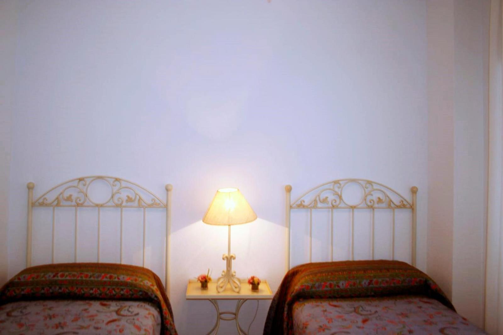 Alojamiento Adelfas Apartman Madrid Szoba fotó